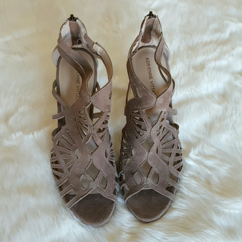  Adrienne Vittadini Gaven Sandal Canapa Kid Suede